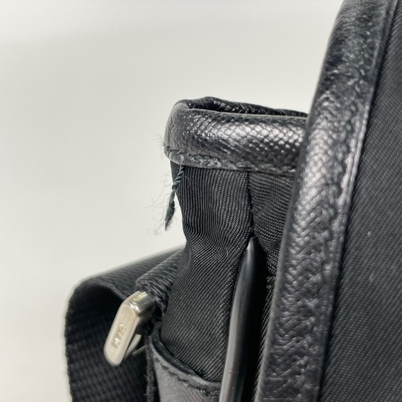 Prada V167 Women's Logo Plate Shoulder Bag, Crossbody Nylon Bag in Black - Picture 4 of 6